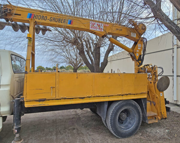 Vendo camión Ford con grúa de brazo fijo - Imagen 4