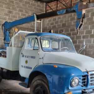 Vendo camión Bedford con grúa