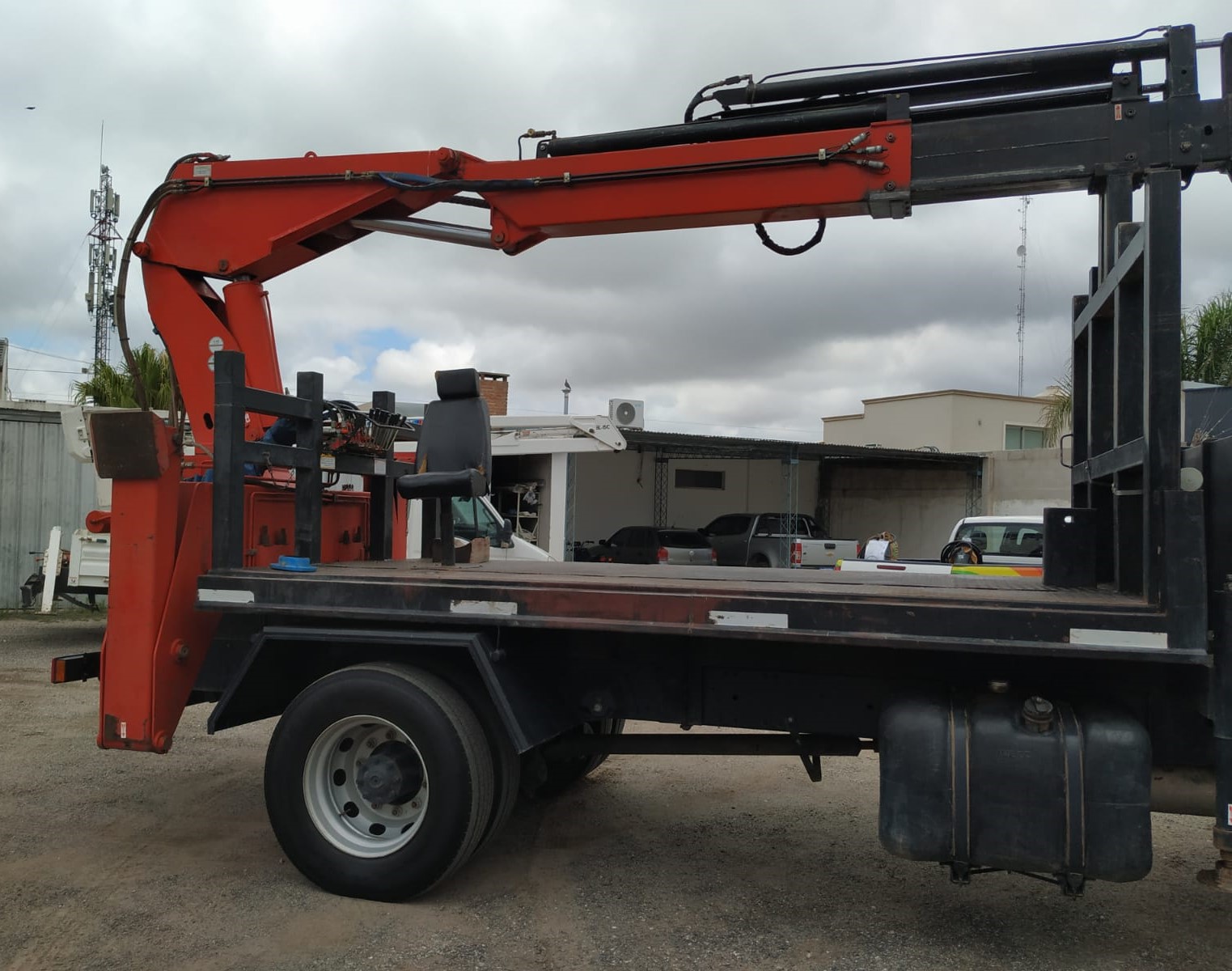 Vendo grúa usada en excelente estado - Imagen 3